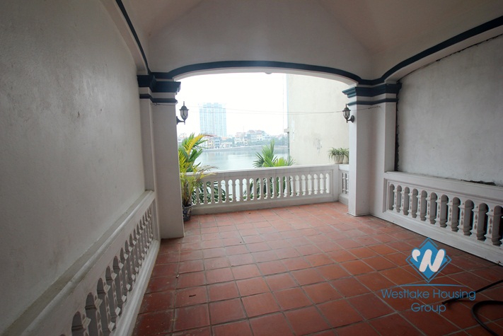 Nice house for rent in Westlake area, facing to the lake
